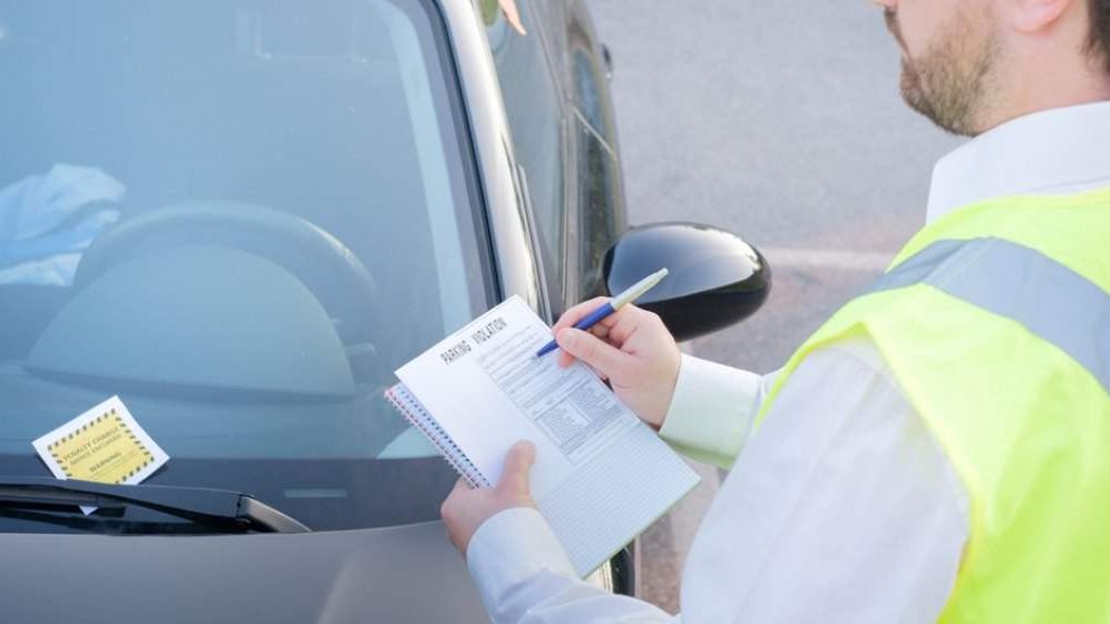 Ce trebuie să faci dacă ţi-ai vândut maşina şi primeşti amenzi