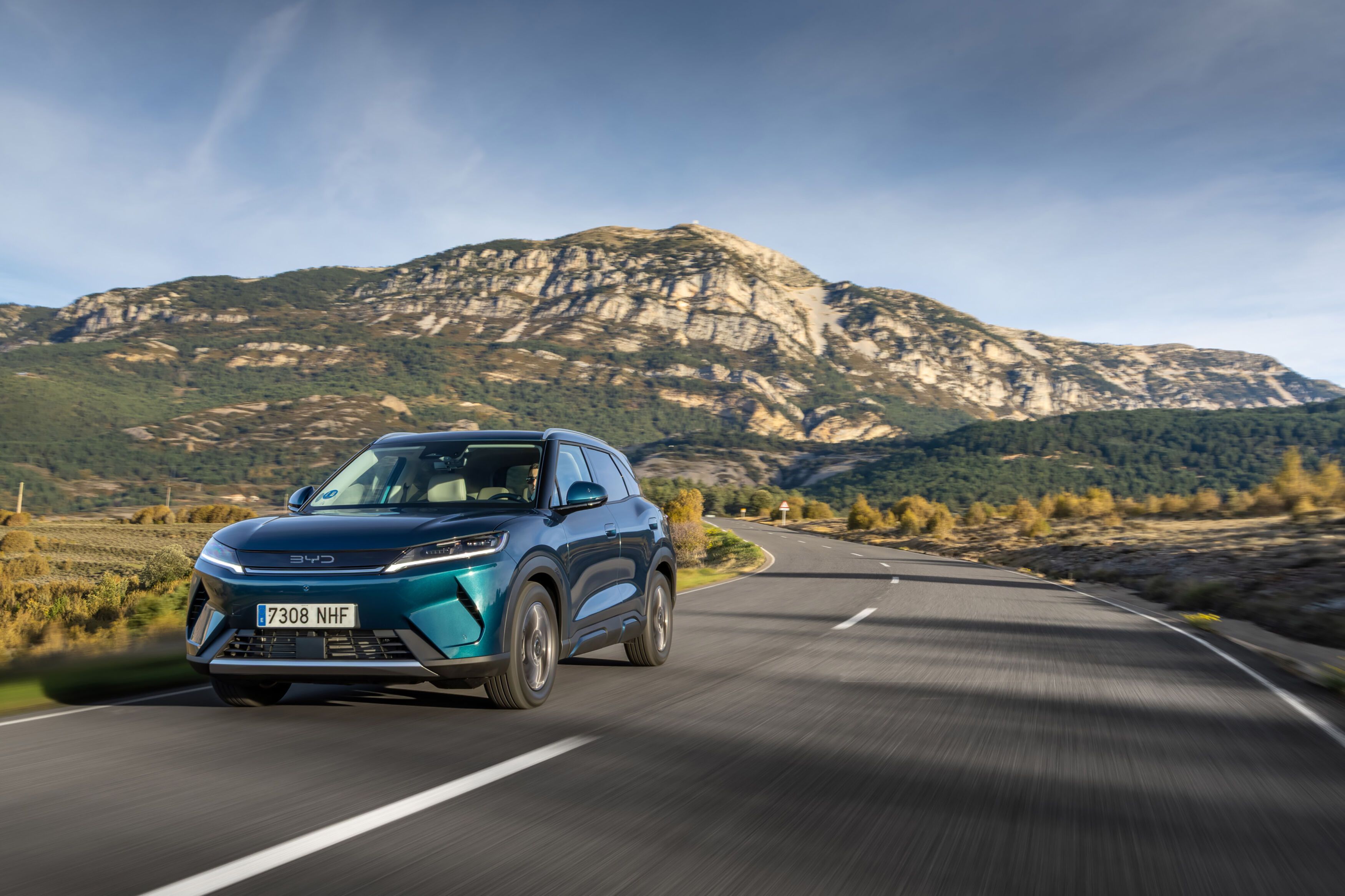 FOTO | BYD lansează Atto 2 DM-i în România, cel mai ieftin SUV hibrid plug-in de pe piață - Poza 4