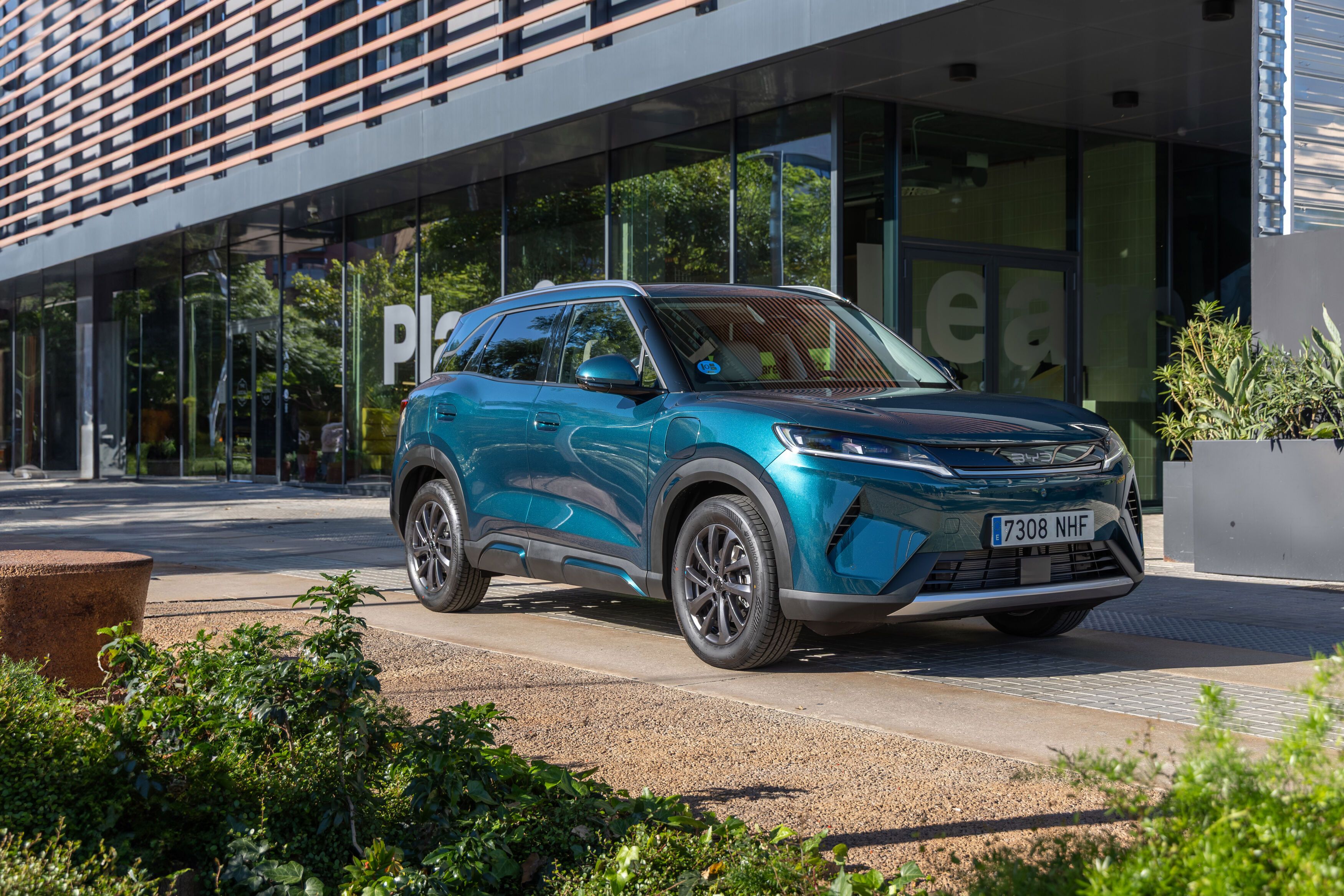 FOTO | BYD lansează Atto 2 DM-i în România, cel mai ieftin SUV hibrid plug-in de pe piață - Poza 2