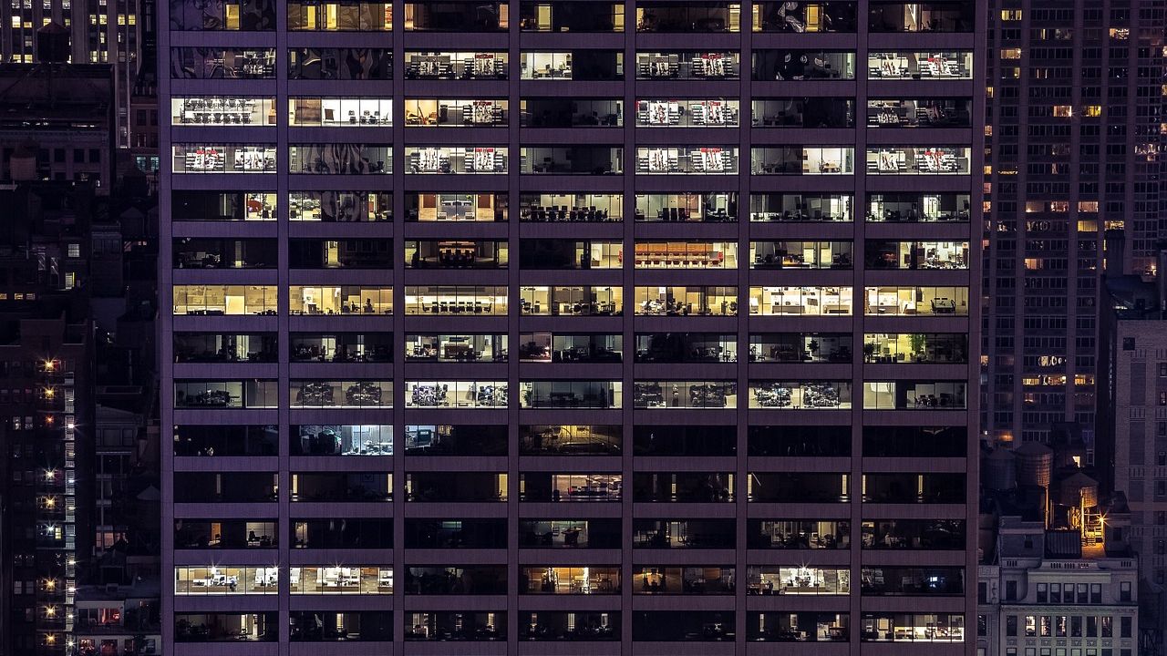 JLL: Volumul investitiilor imobiliare din Romania s-a apropiat anul trecut de 900 mil. euro