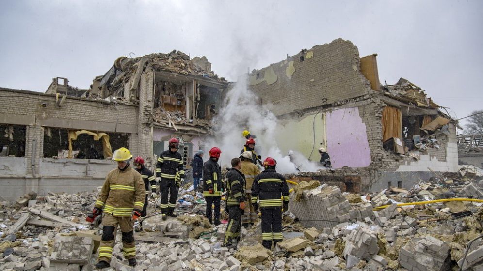 Procurori ucraineni: 26 de persoane ucise, găsite sub dărâmăturile a două blocuri bombardate din Borodianka