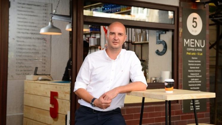 5 To Go sau cum un roman care bea cafea la ibric este pe cale sa creeze cel mai mare lant de cafenele din tara