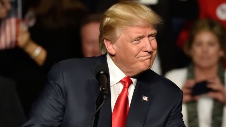 Donald Trump s-a intors la Washington din primul sau turneu in strainatate la o Casa Alba in plina criza