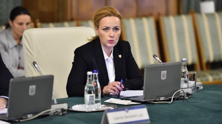 Carmen Dan: 128 de persoane sunt blocate pe A2, in zone de siguranta. Am inceput sa ii scoatem, cu freza in fata