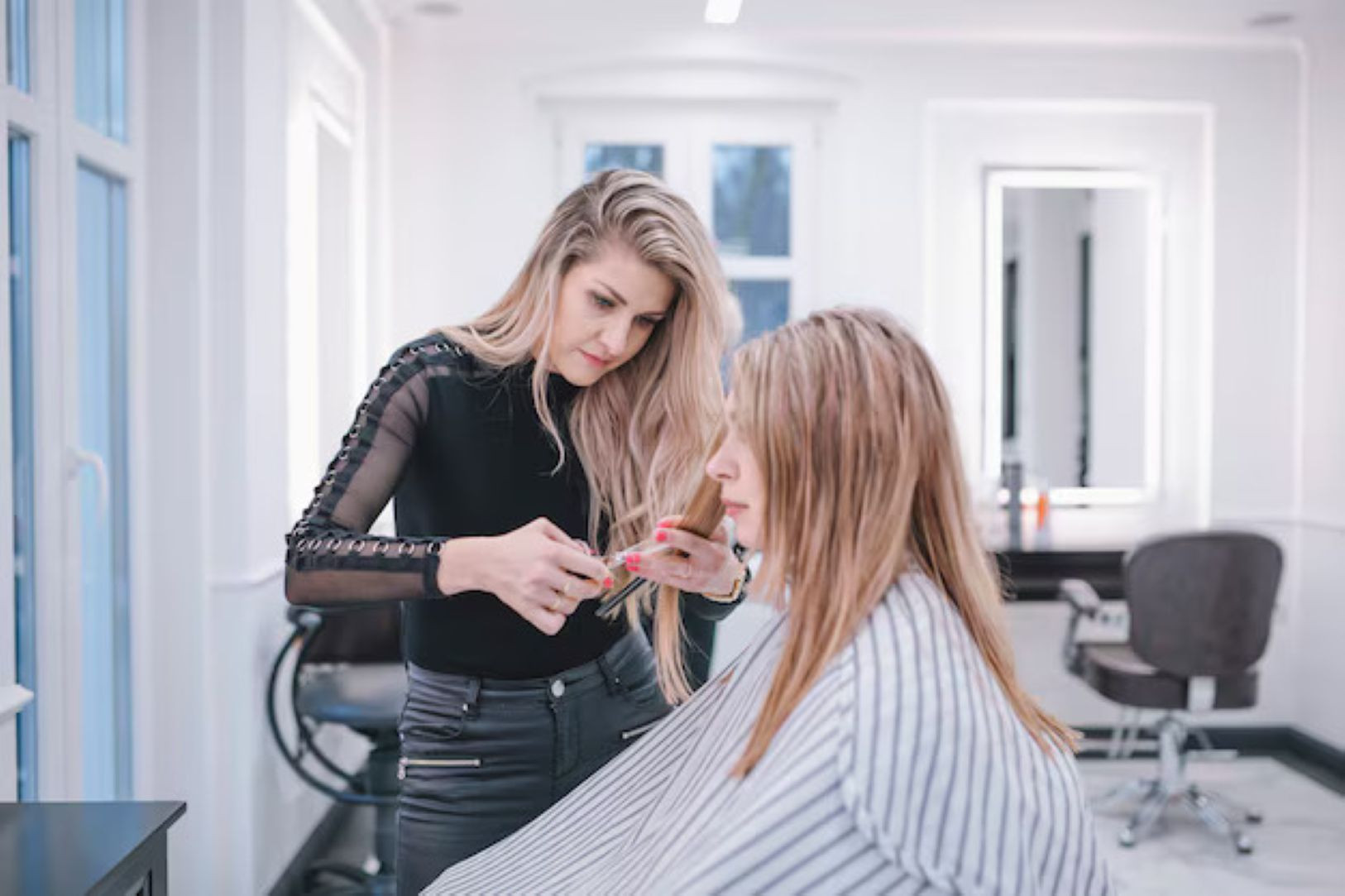 Cum reduci neprezentările la salonul de coafură: tactici care chiar funcționează