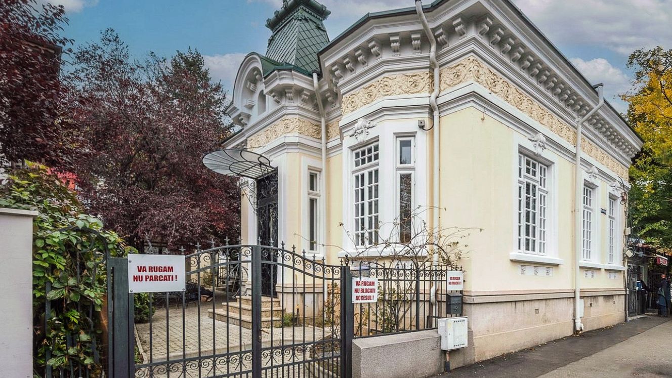 GALERIE FOTO | Vilă istorică din centrul Capitalei, scoasă la vânzare pentru 1,5 mil. euro