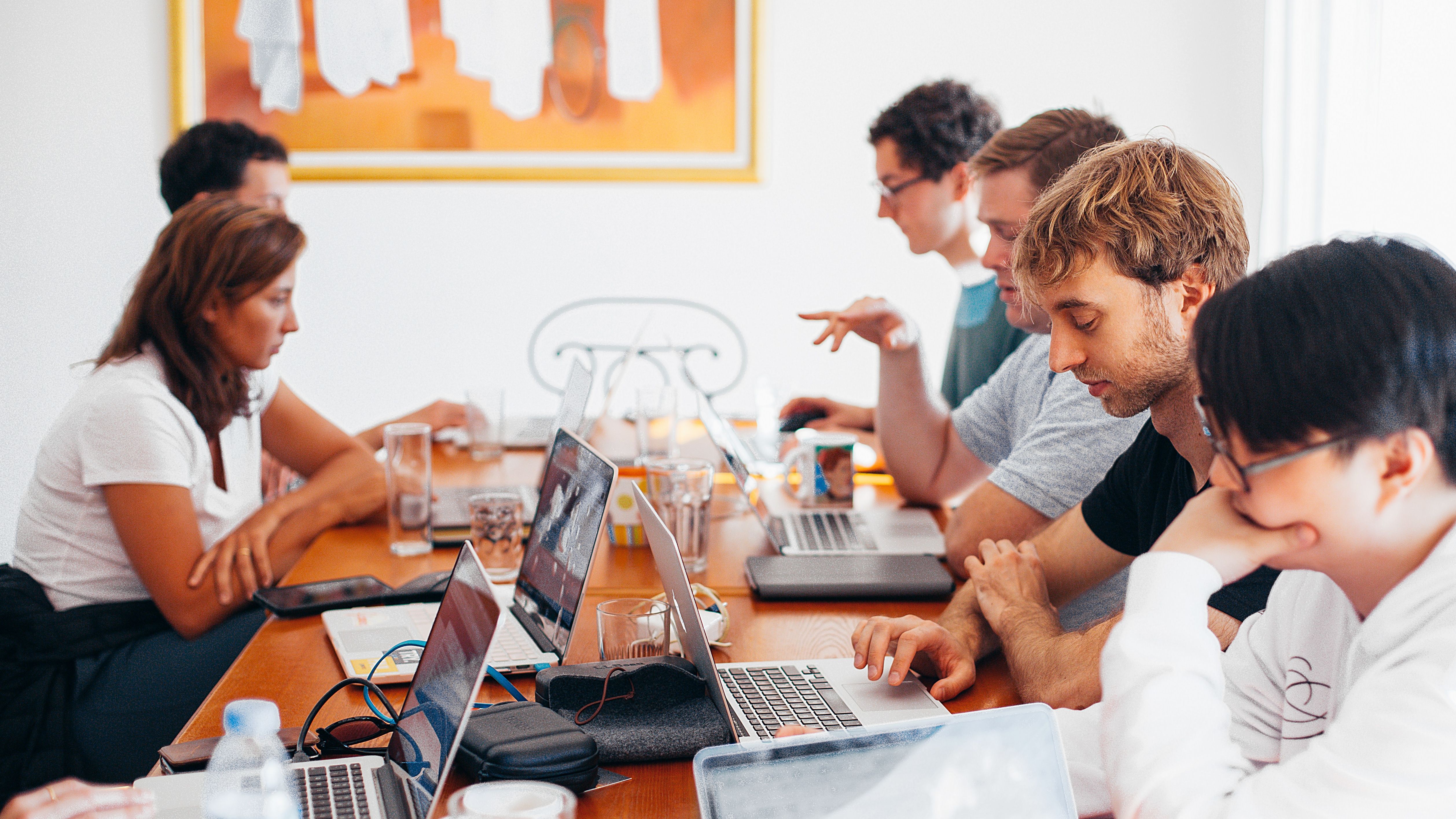 Cum pot “profita” start-up-urile de companiile mari? Ambele pot avea de câștigat!