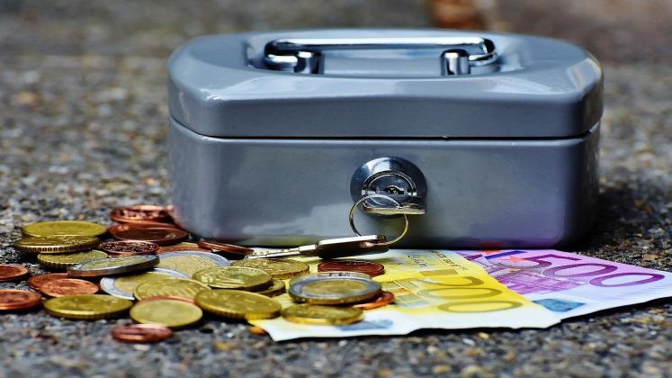 Noul sef al ANAF a castigat in 2015 aproape 100.000 lei la CNAS si are de rambursat un credit de 22.500 euro