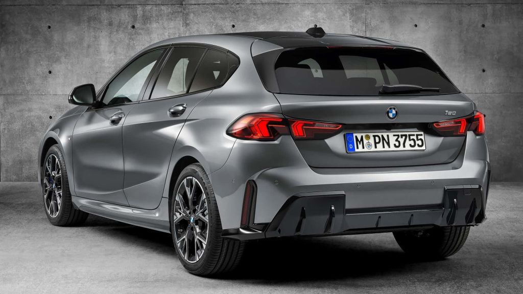 GALERIE FOTO | BMW Seria 1 primește primul facelift, scapă de cutia manuală - Imagine 15