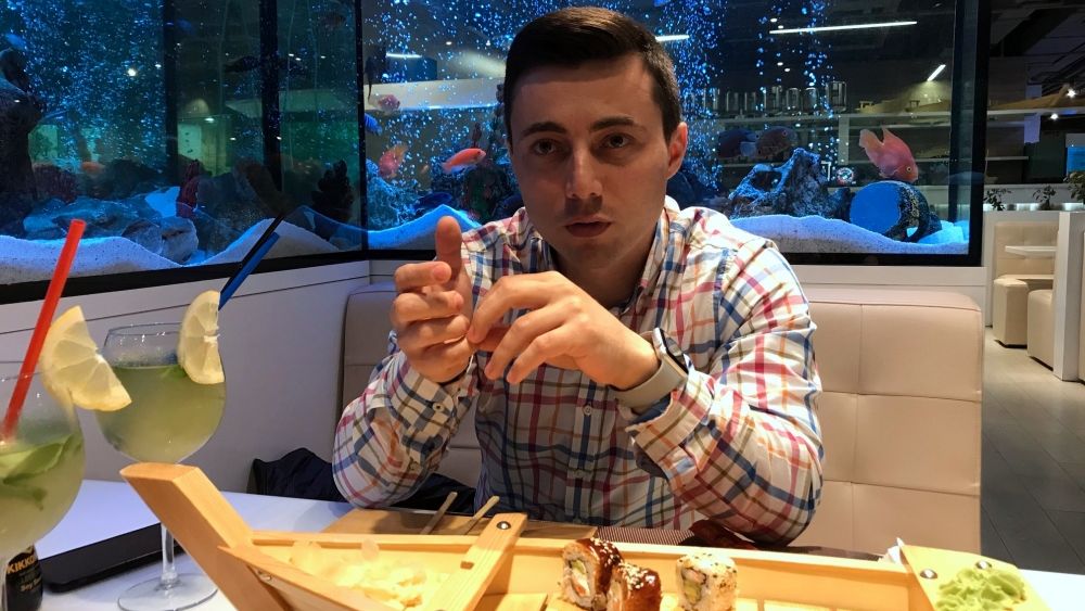 Business, lentile colorate si...sushi! Business romanesc care tinteste "fanii Halloween" din UK