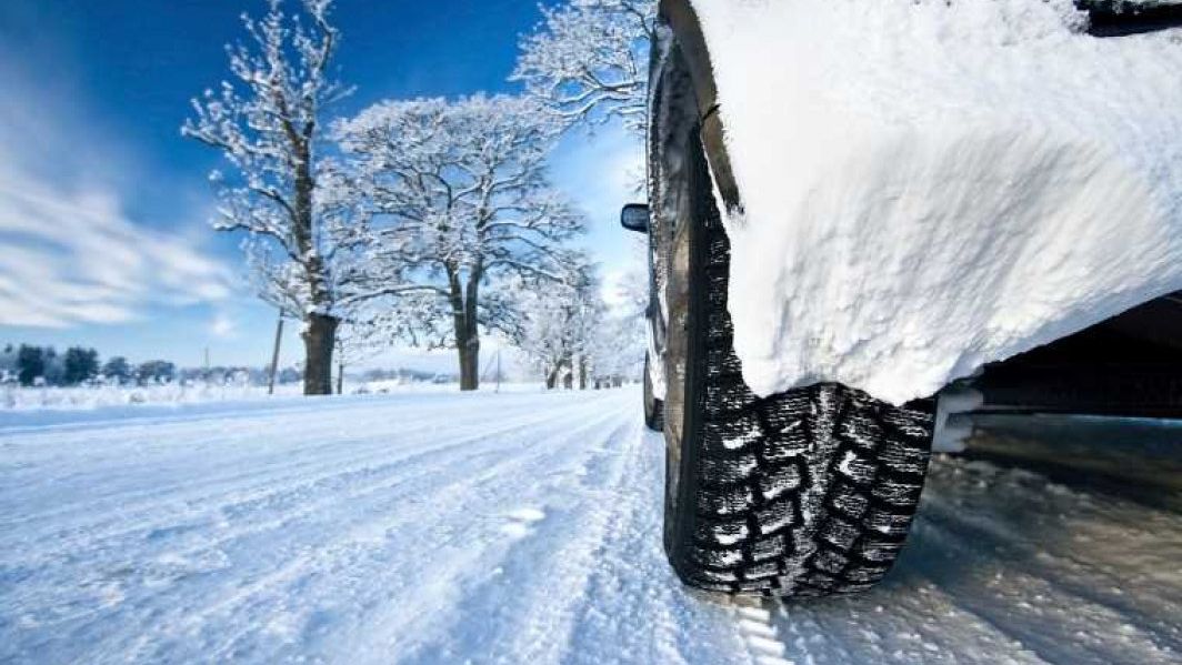 Circulație în condiții de iarnă în mai multe zone din țară
