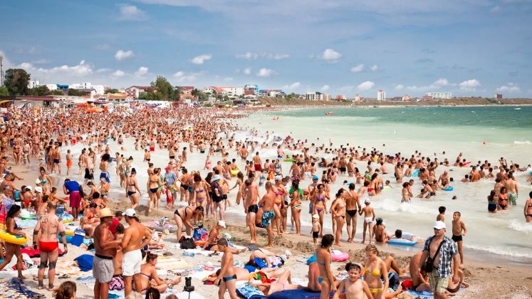 Peste o suta kilograme de produse alimentare, retrase de la comercializare in localuri de pe litoral