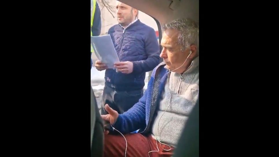 [VIDEO] Momentul în care Călin Georgescu este scos din mașină de poliție