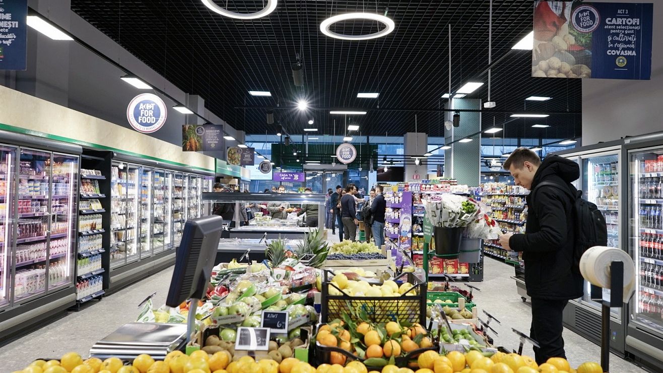 Pandemia de COVID-19 nu a schimbat planurile de recrutare ale Carrefour | Retailerul angajează personal în magazine și în sediul central din România