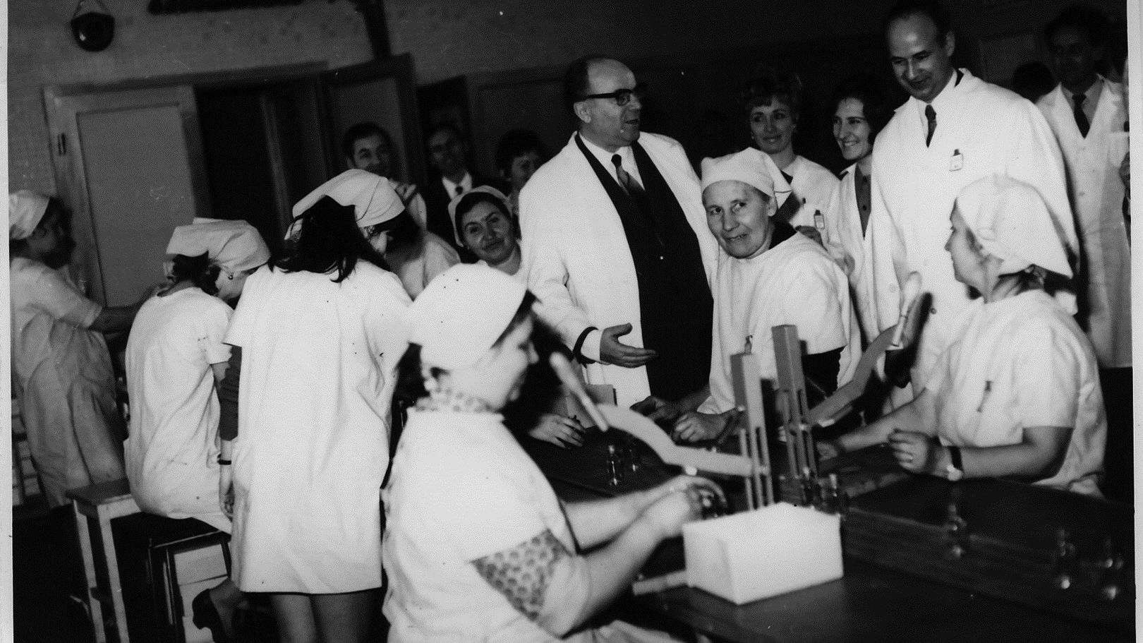 O istorie de peste 100 de ani: Povestea Farmec inainte si dupa Revolutia din 1989