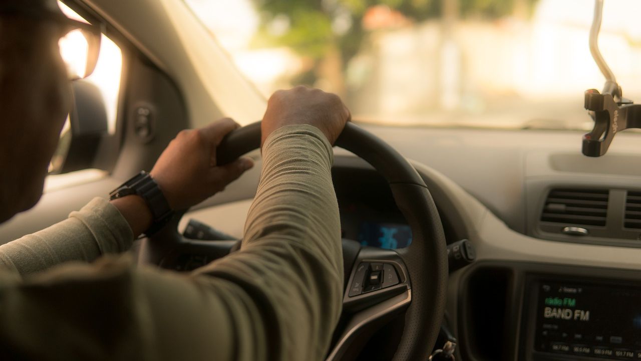 Transport gratuit pentru bolnavii cronici către 32 de spitale