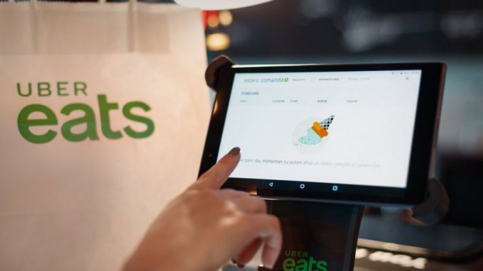 Uber Eats introduce optiunea Pick-up prin care iti poti ridica personal comanda