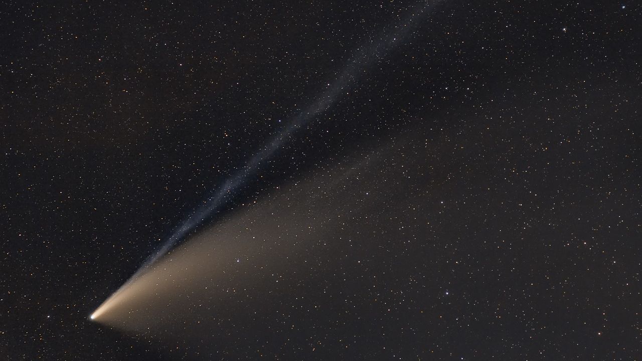 O cometă care a trecut ultima dată pe lângă Pământ în urmă 50.000 de ani va putea fi văzută din nou