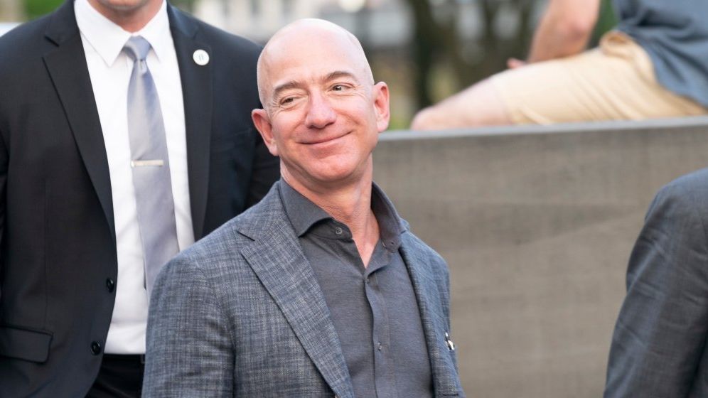 PATRU sfaturi pentru un business de succes de la Jeff Bezos