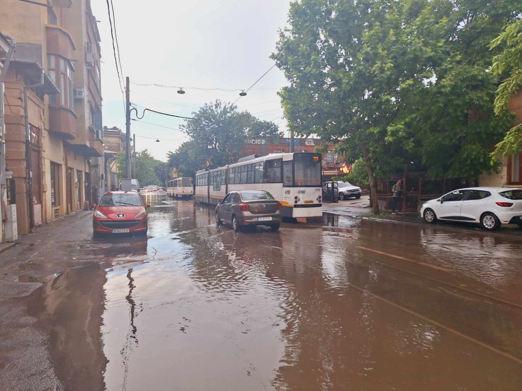 Furtună cu grindină în Capitală: Bucureștenii, dar și RO-ALERT-ul, luați prin surprindere - Imagine 10