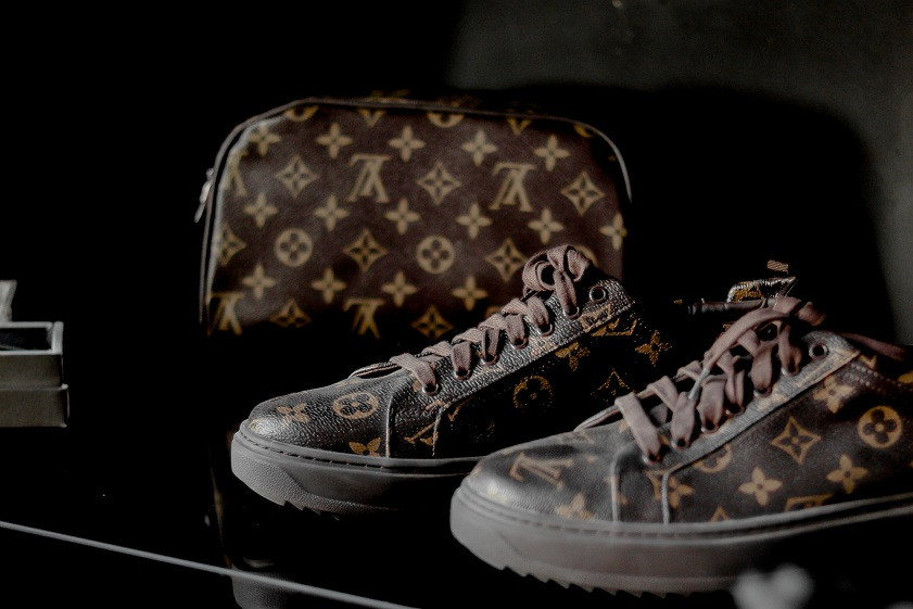 Louis Vuitton, considerat demodat de unii tineri chinezi. Cum se schimbă piața luxului