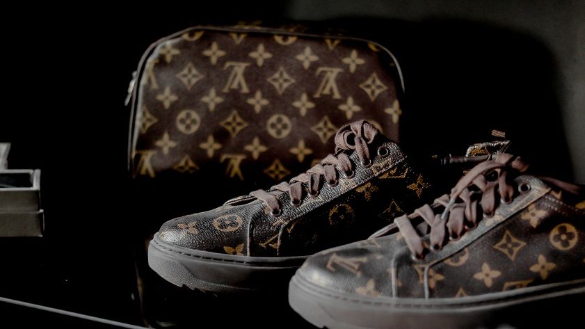 Louis Vuitton, considerat demodat de unii tineri chinezi. Cum se schimbă piața luxului