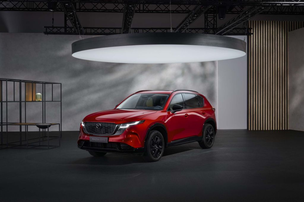 [FOTO] Noua Mazda CX-5 este mai mare, dar pierde motorizarea diesel - Imagine 8