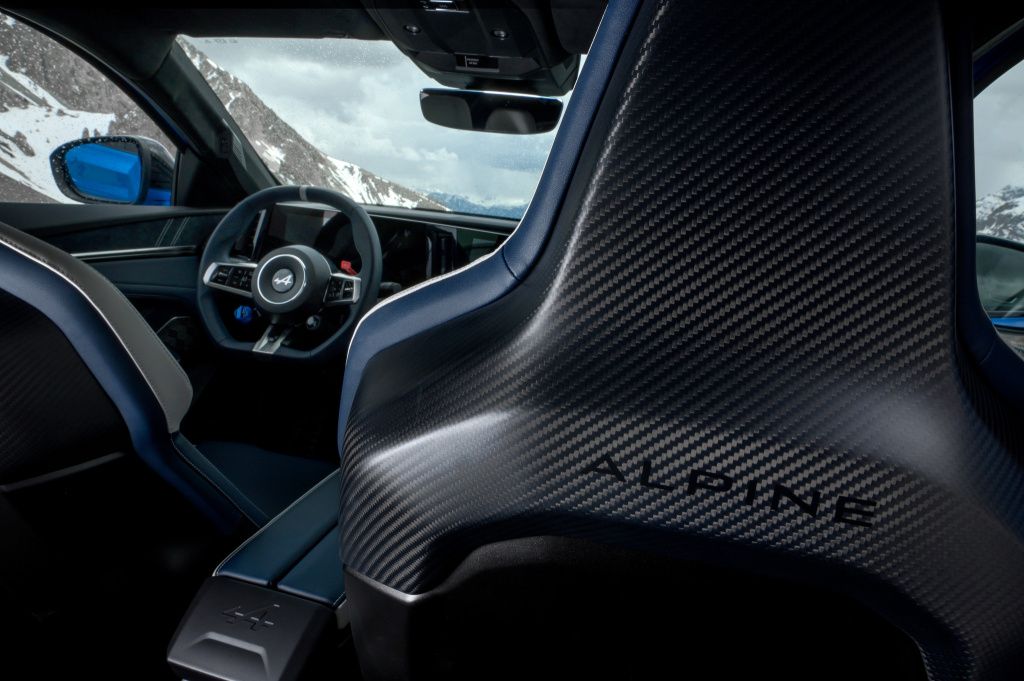 [FOTO] Alpine prezintă un crossover electric de aproape 80.000 de euro, rival pentru Porsche - Imagine 4