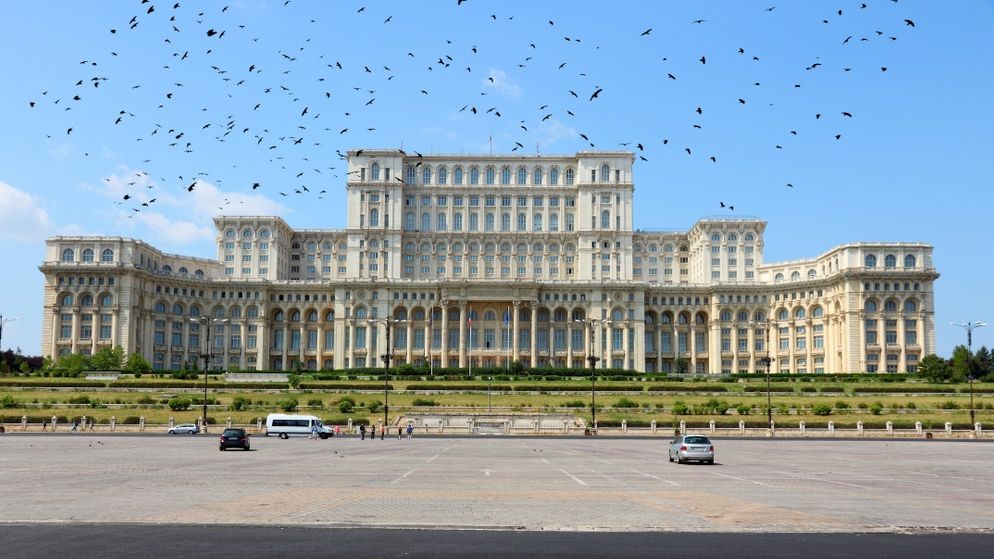 Parlamentarii revin la muncă, pentru o sesiune grea. Noile măsuri fiscale, pensiile speciale și legea anti-păcănele, pe agendă