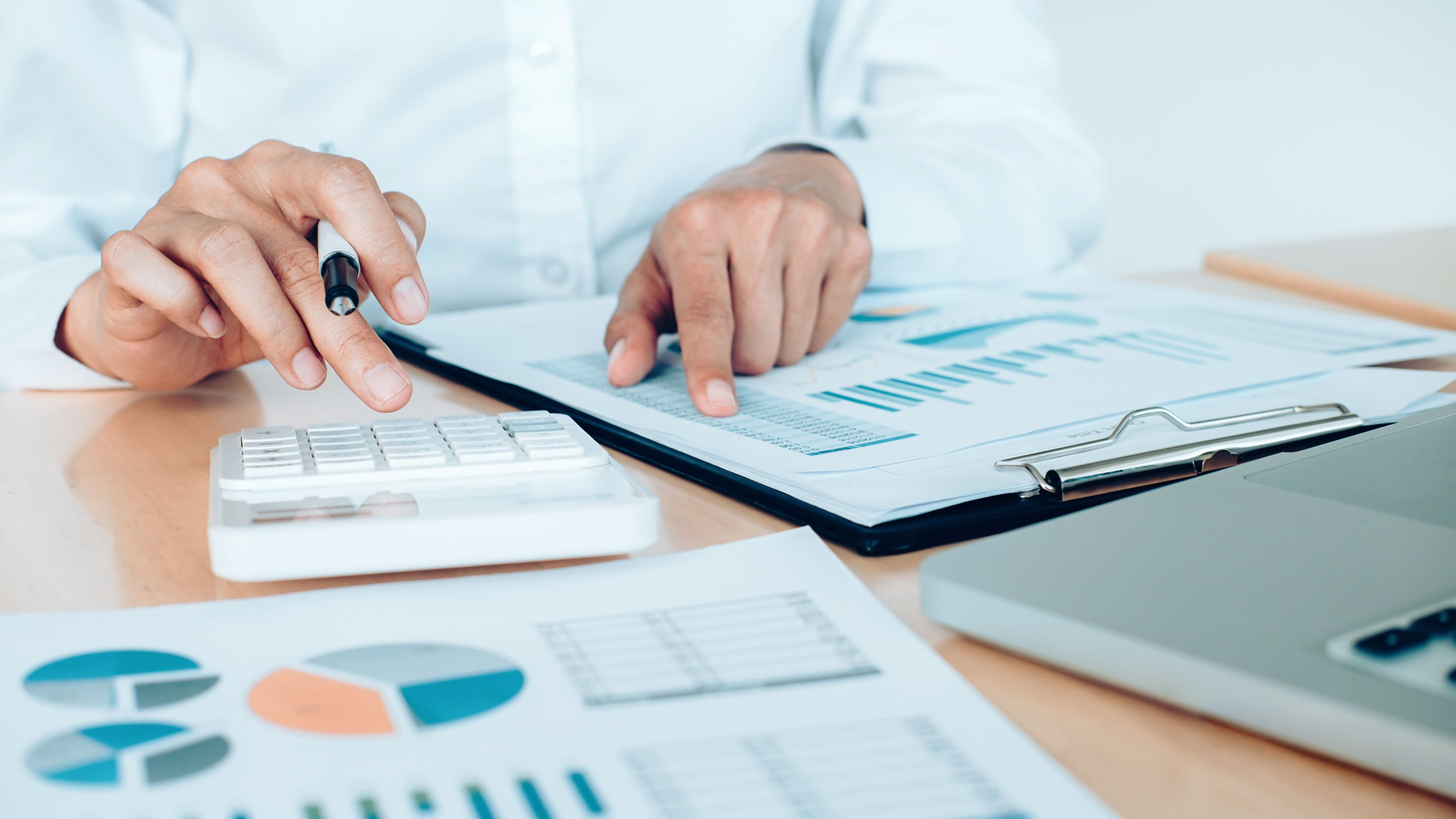 Gestionarea bugetului unei firme: ce cheltuieli trebuie luate în calcul