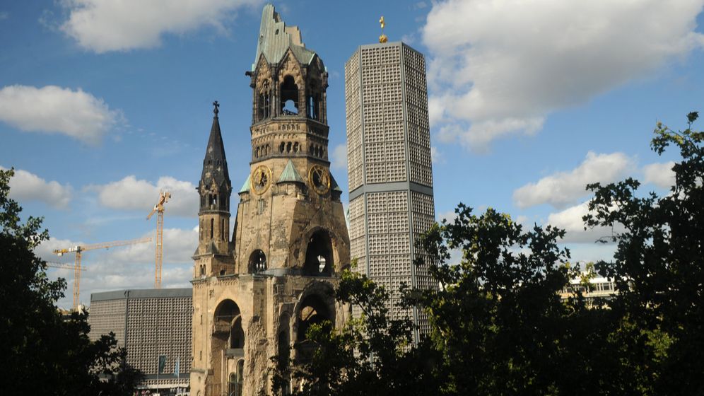 O mașină a intrat în mulțime la Berlin: un mort și opt răniți. Ce a aflat poliția despre șofer