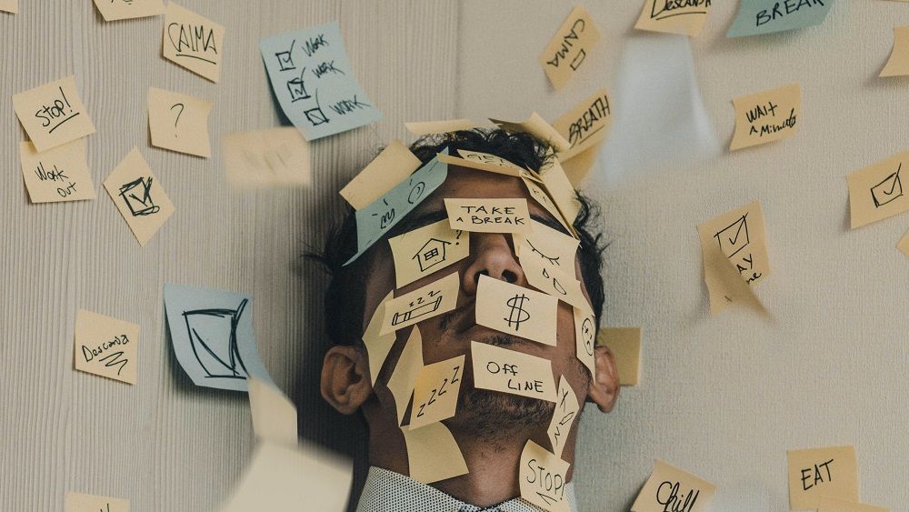 Cum să-i spui „nu” șefului tău și să fii încă văzut bine în firmă. 3 sfaturi utile ca să nu te epuizezi când lucrezi de acasă