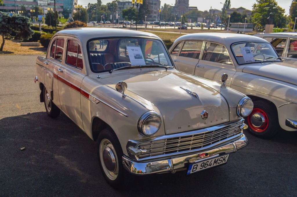 GALERIE FOTO | Mașinile comunismului au făcut baie de mulțime la Operă - Imagine 19