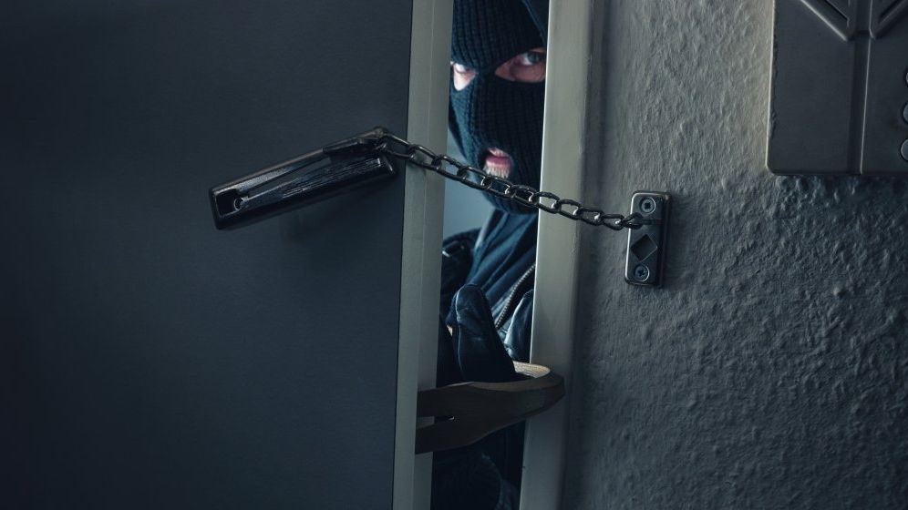 Cum îți ferești casa de hoți când pleci în vacanță. Sfaturi importante de la Poliția Locală Sector 6