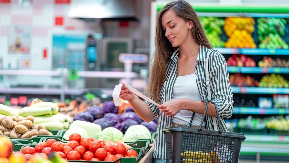 Farmaciile și supermarketurile pompează cei mai mulți bani în reclamele TV și radio