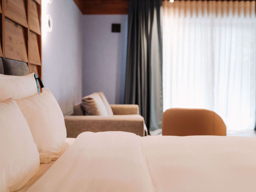 S-a deschis primul hotel de 5 stele din Poiana Brașov și primul SwissÃ´tel din România - Imagine 1