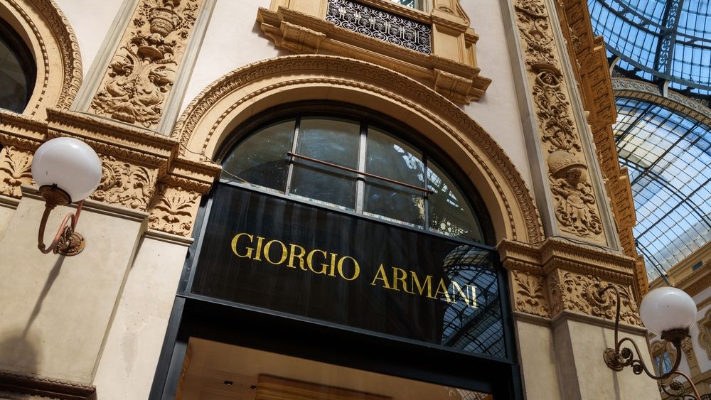 Surpriză în lumea modei: Testamentul lui Armani deschide calea vânzării brandului