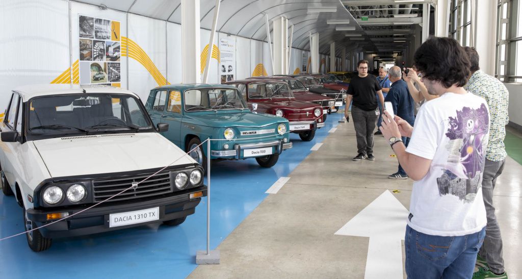 [FOTO] Colecția Dacia de care puțini știu: Cum arată "žmuzeul" de la Titu - Imagine 7