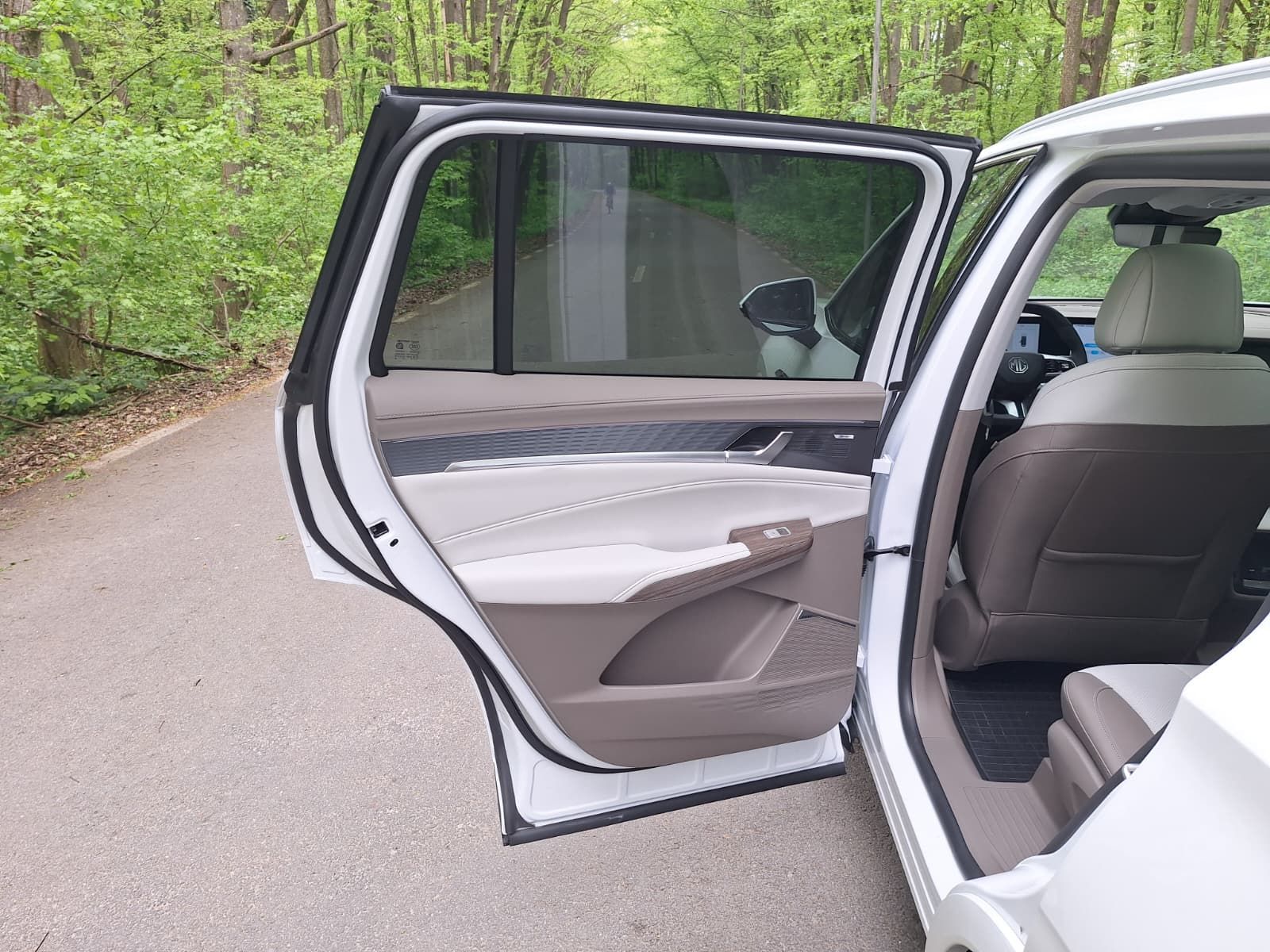 FOTO | Prim contact cu MGS9 PHEV. Ce înseamnă luxul în accepțiunea chinezilor - Poza 32