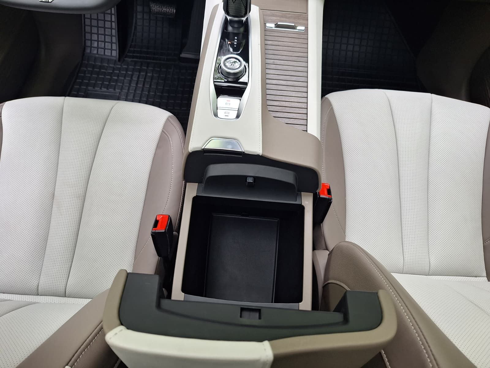FOTO | Prim contact cu MGS9 PHEV. Ce înseamnă luxul în accepțiunea chinezilor - Poza 27