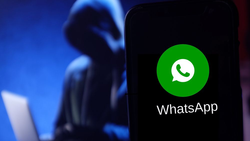 Noua fraudă de tip 'smishing' în România: cum acționează atacatorii pentru a compromite conturi WhatsApp
