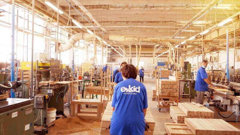 Producătorul de mobilier pentru copii E-Kid Furniture deschide un punct de lucru la Brașov unde vrea să ajungă la 40 de angajați