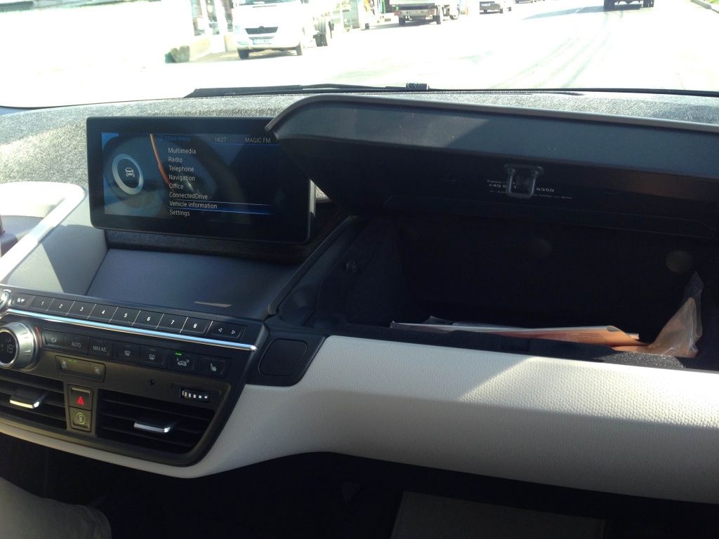 BMW i3 si i8 - Imagine 21