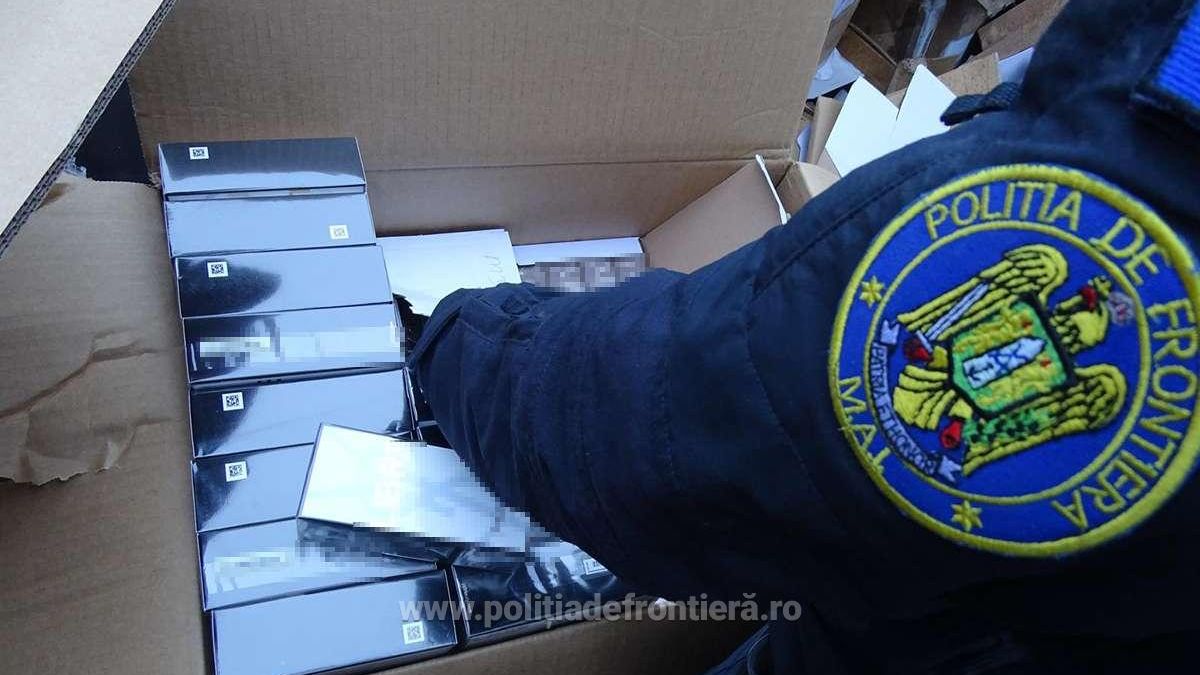 Camion plin de parfumuri contrafăcute, în valoare de 13 milioane lei, confiscat de poliție
