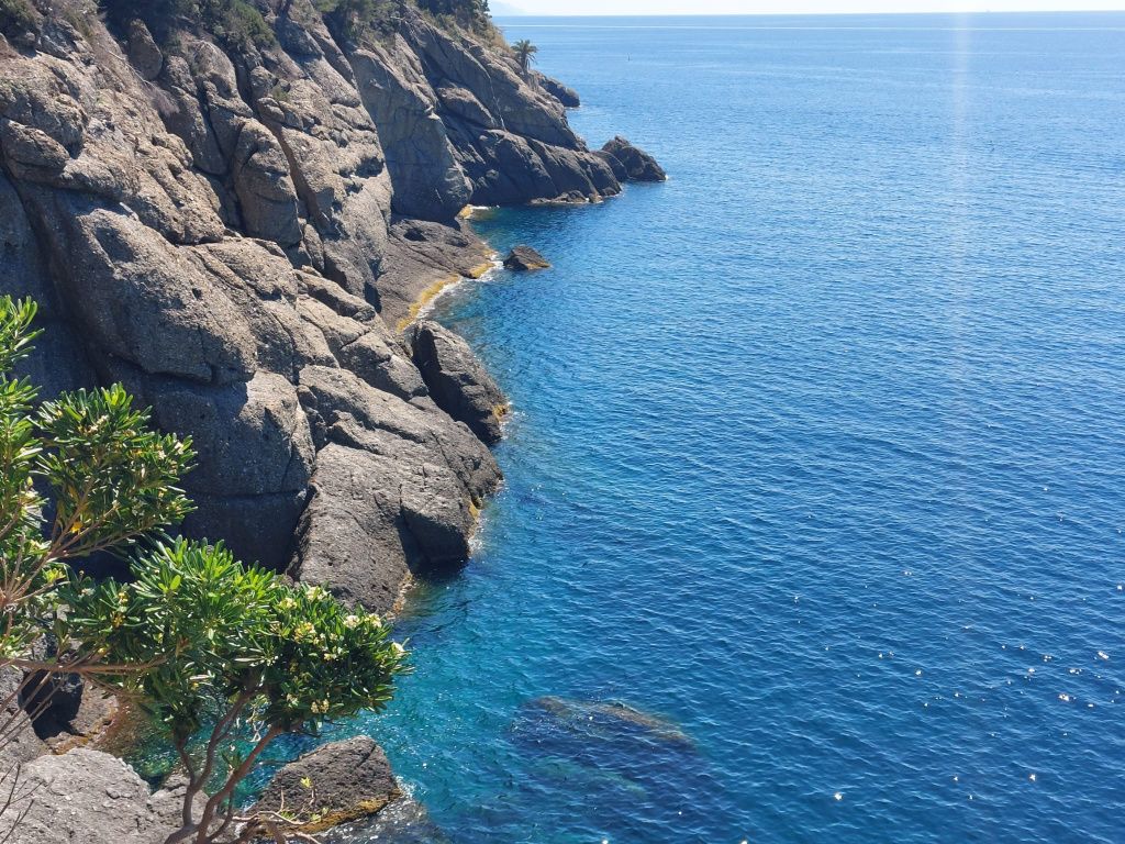 Vizită în Portofino: cum îți poți "žgăsi dragostea" pentru Riviera Italiană în orașul iu - Imagine 23