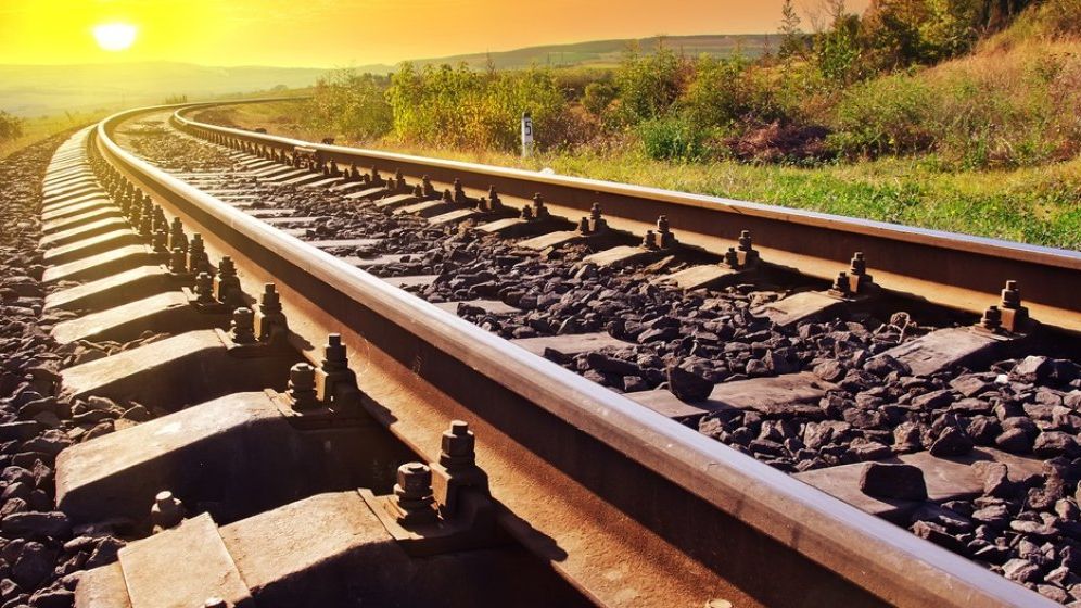 CFR: Un incendiu de vegetaţie a oprit circulația trenurilor pe ruta București-Constanța