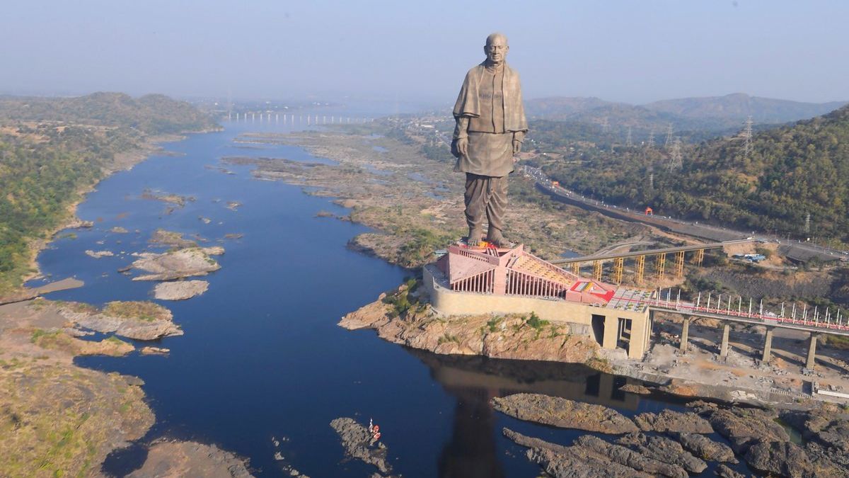 Cea mai inalta statuie din lume a fost inaugurata in India si deja a stranit controverse. VIDEO
