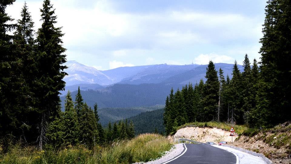 Cele mai frumoase drumuri din România. Șosele pe care nu trebuie să le ratezi în vacanță