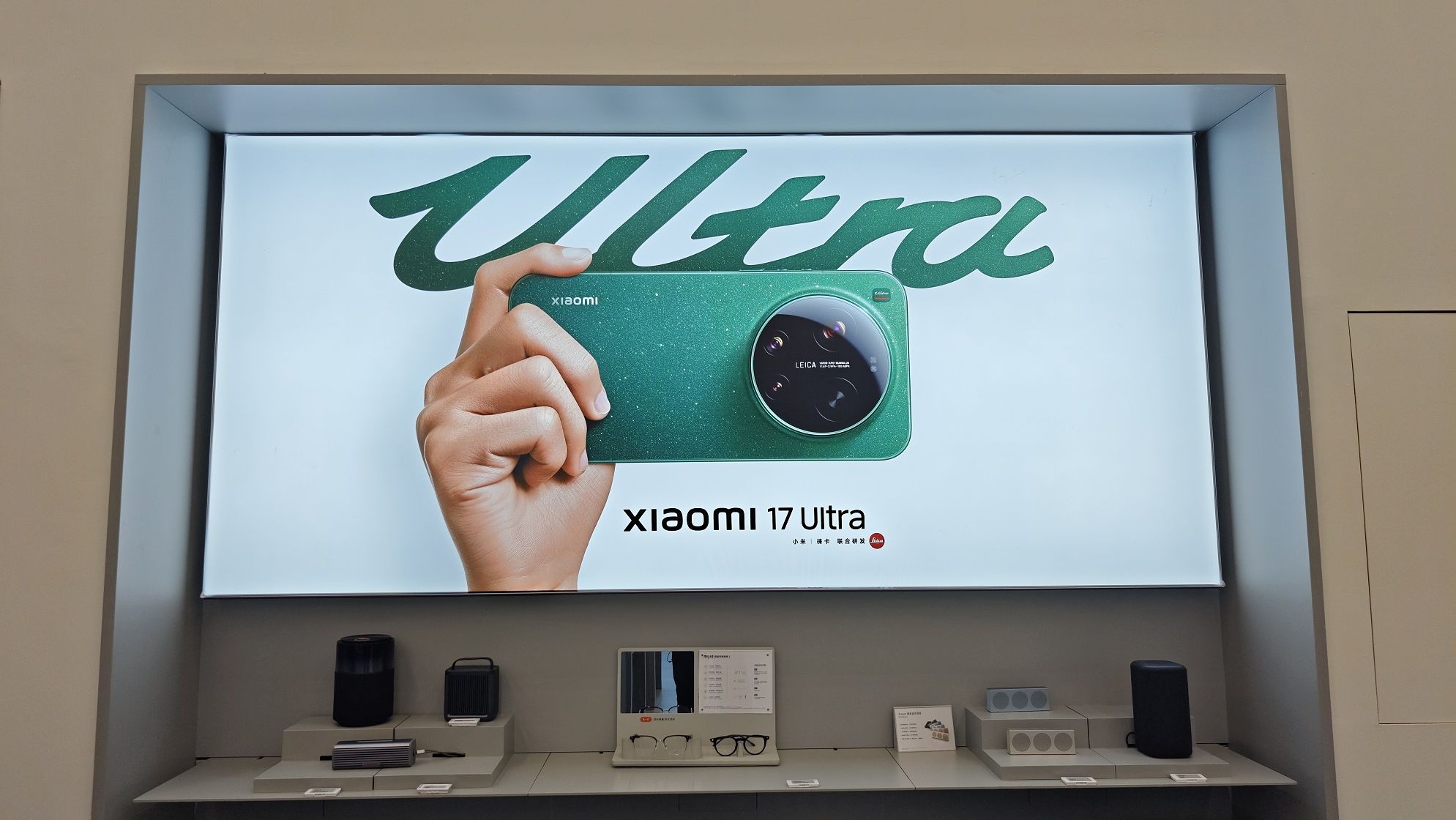 Review Xiaomi 17 Ultra: Când hardware-ul dictează fotografia, nu algoritmul