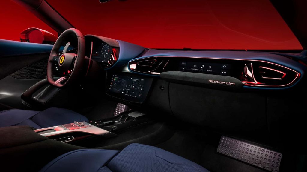 GALERIE FOTO | Ferrari a lansat un nou supercar cu motor V12 - Imagine 1